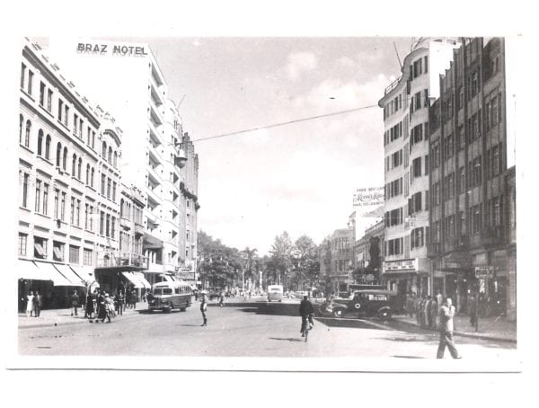 Avenida Luiz Xavier na década de 1940, à direita o Edifício Eloisa com sua fachada curva.